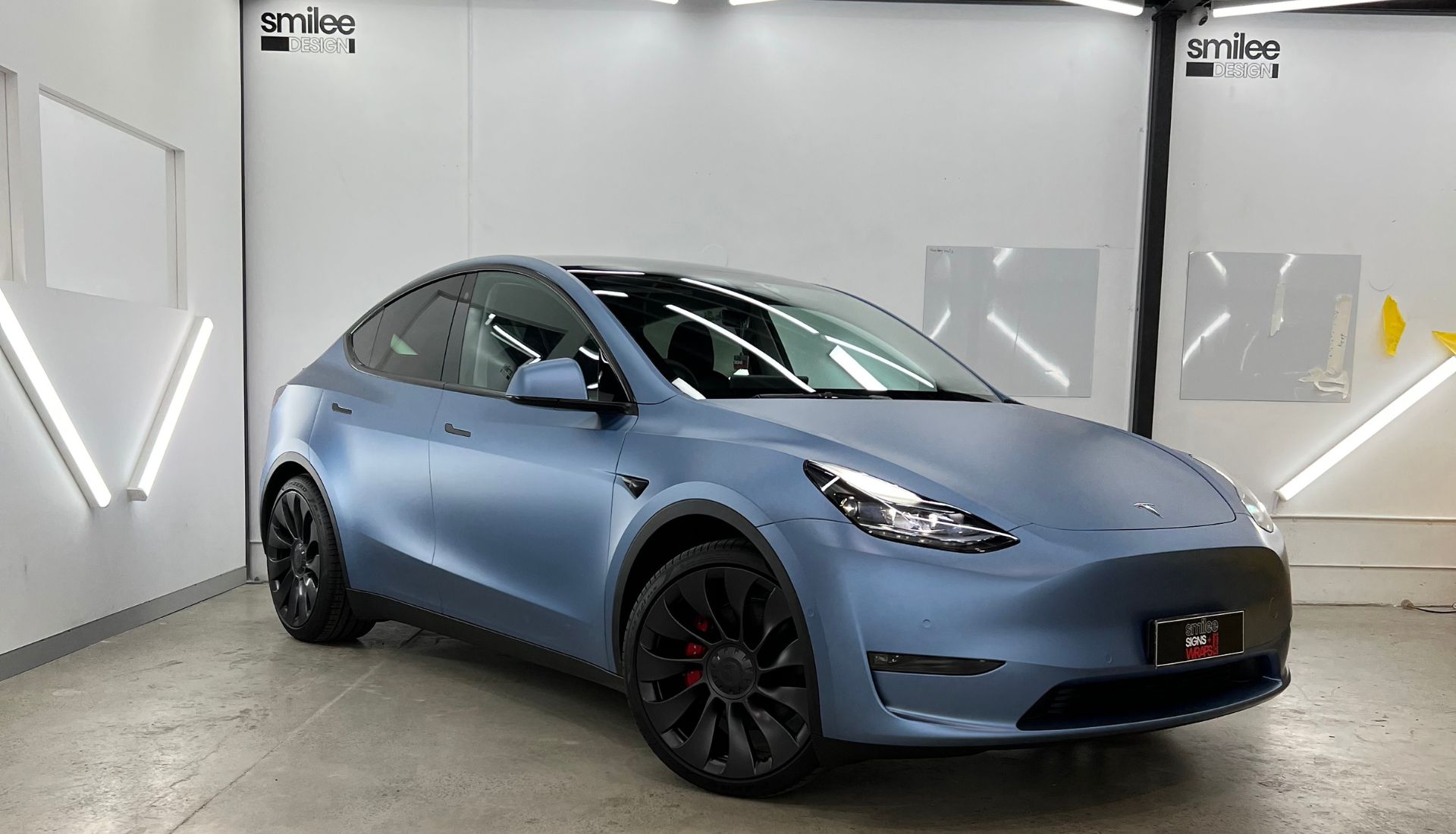 TESLA COLOUR CHANGE